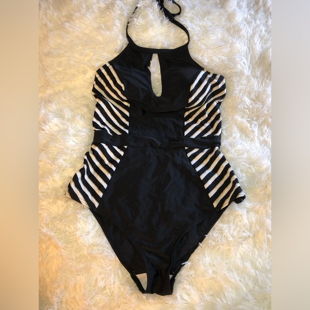 Black and White Striped Swimsuit - Picture 4 of 16